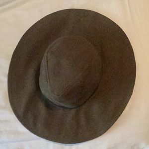 Zara boho Suede like dark green hat
